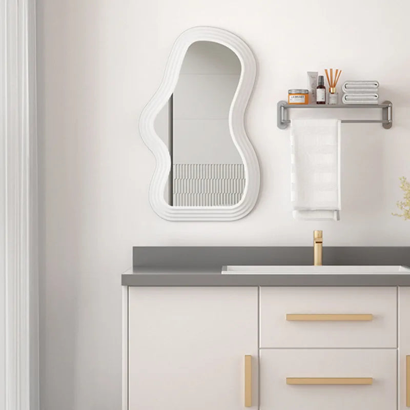 Cloud Mirror – The Sculptural Statement